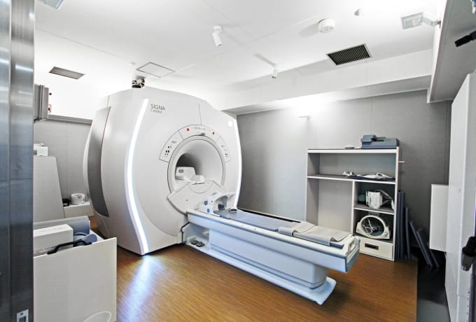 内科・脳神経外科を併設し、地域の皆様の健康をサポートします！ CT・MRI検査にも対応しています。