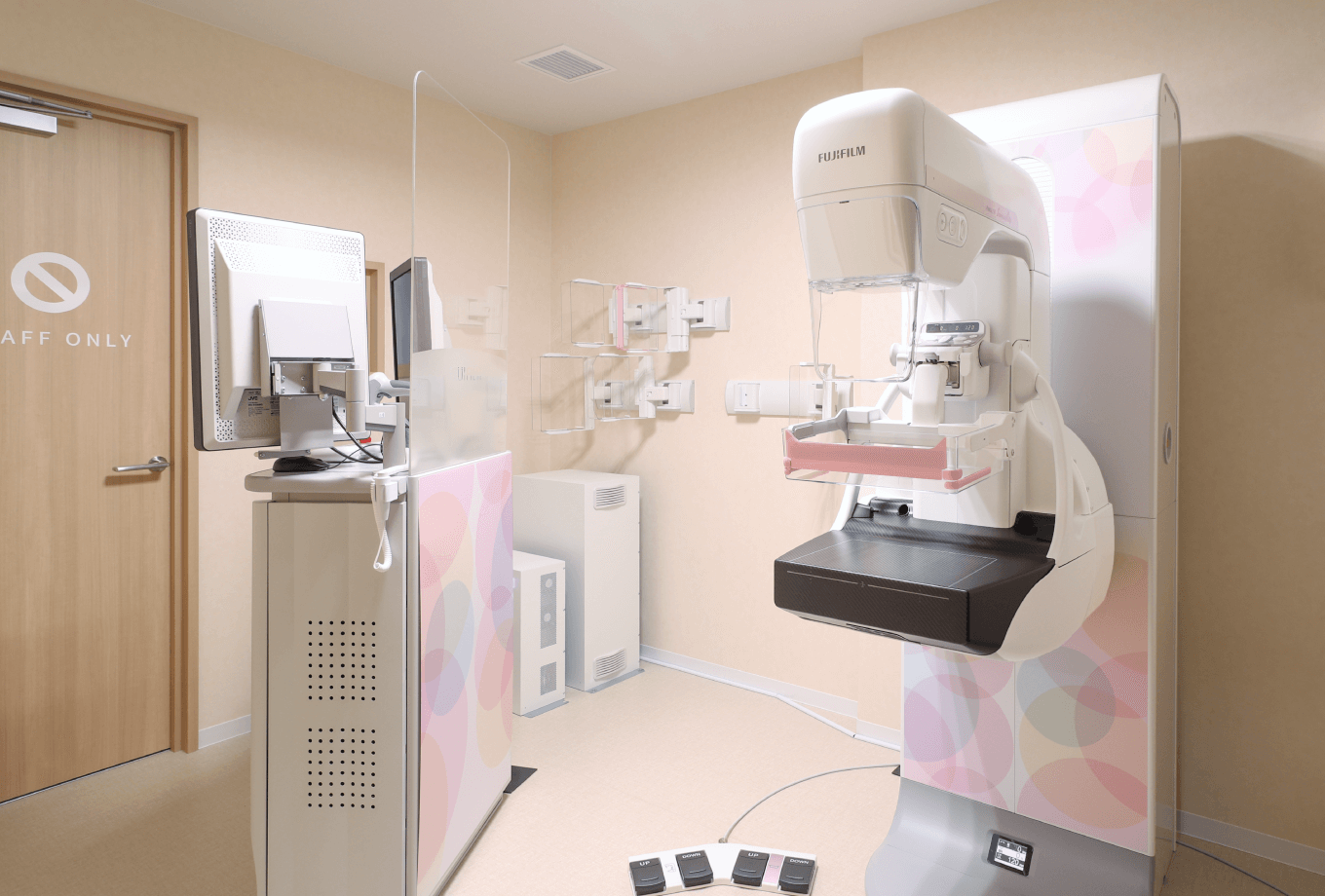 乳がん検診も行なっています。症状がある、症状は無くても不安を感じる。お気軽にご相談ください。