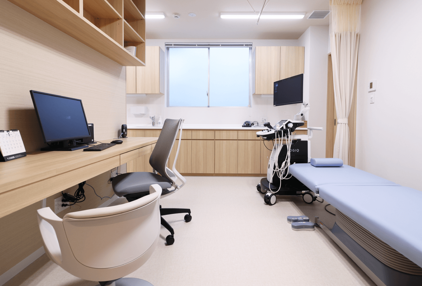 乳腺専⾨医が、きめ細やかなフォローを⾏います。