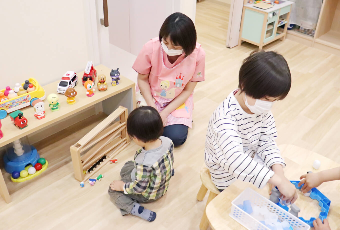 働くお父さんお母さんを応援するために病児保育室「ぽかぽか」を併設しています。