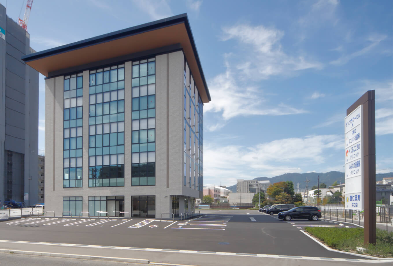 広島市西区にある「みんなの泌尿器科クリニック」は、広島電鉄修大協創中高前駅より徒歩約3分。また、共用の駐車場がございますので、ご利用ください。