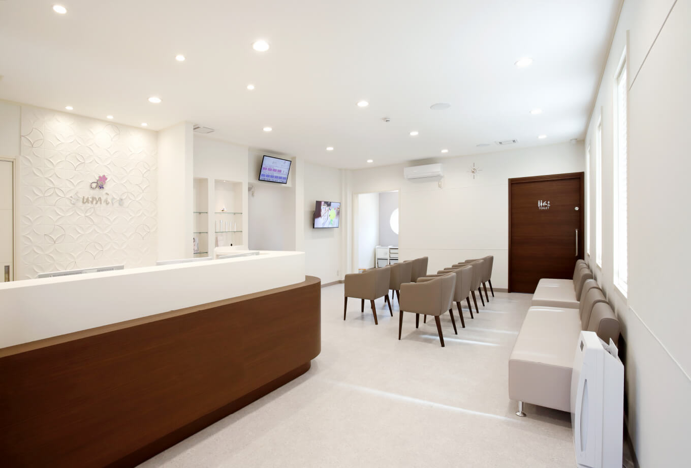 一般皮膚科・小児皮膚科・美容皮膚科と、さまざまな皮膚トラブルに対応しております。また、手術やレーザー治療も行っております。